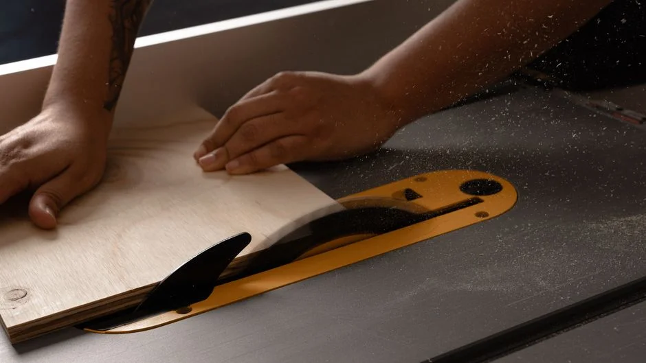 Best Circular Saws Reviewed: Worm Drive and Sidewinder